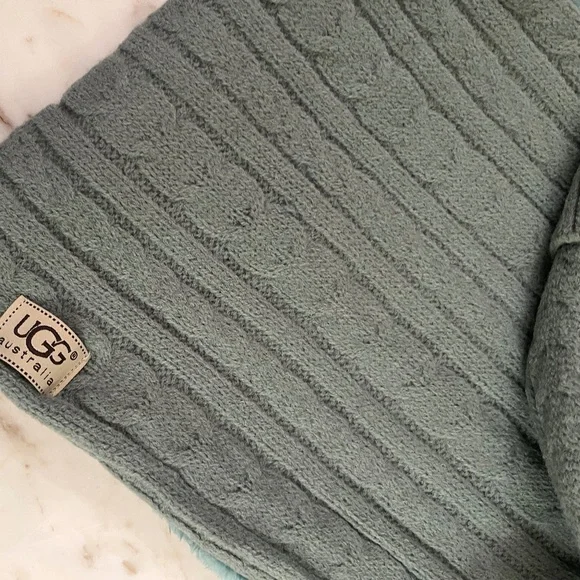 - UGG Sweather Weather Vintage Green  Fleece  pom pom hat infinity scarf set NWT - Picture 6 of 6